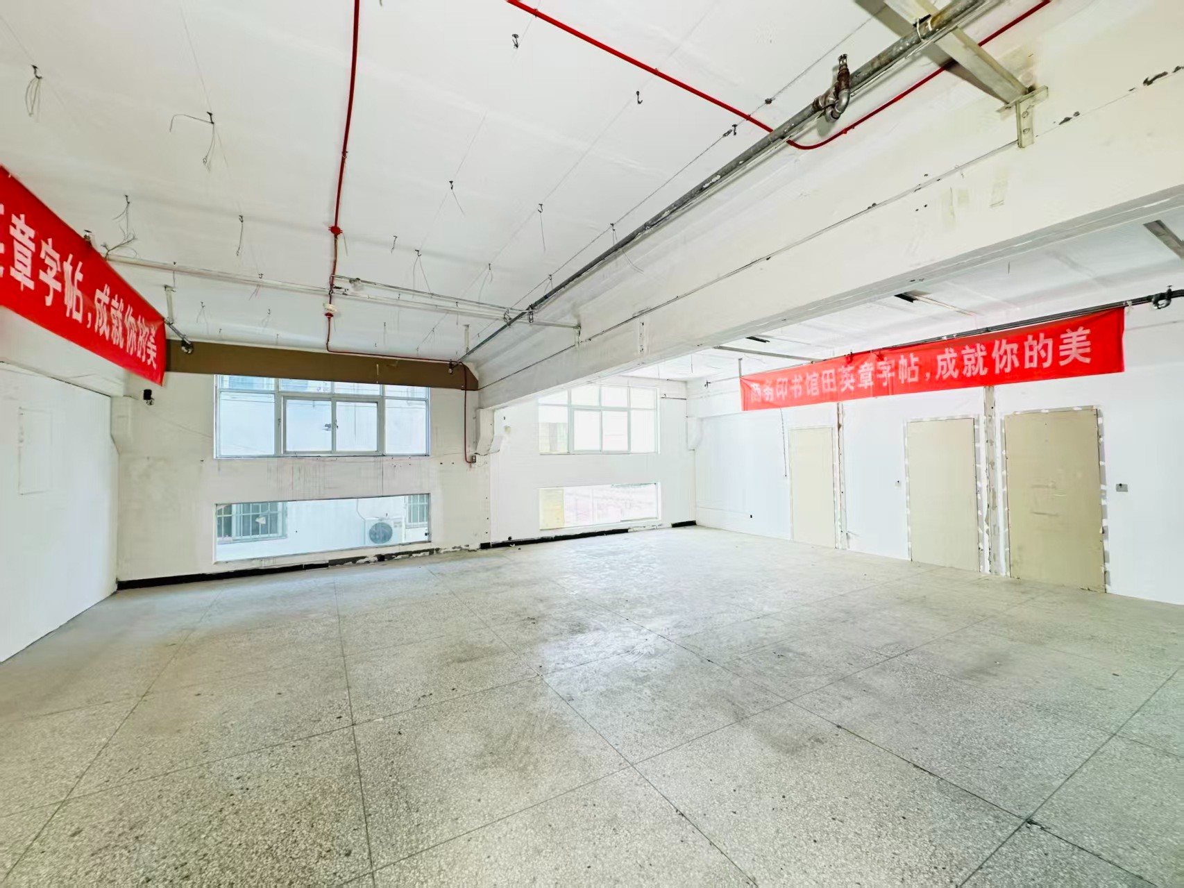 神韵路重点吸引人工智能应用、数字经济、电商直播、智能制造服务、软件开发、科技创新企业及创业团队入驻